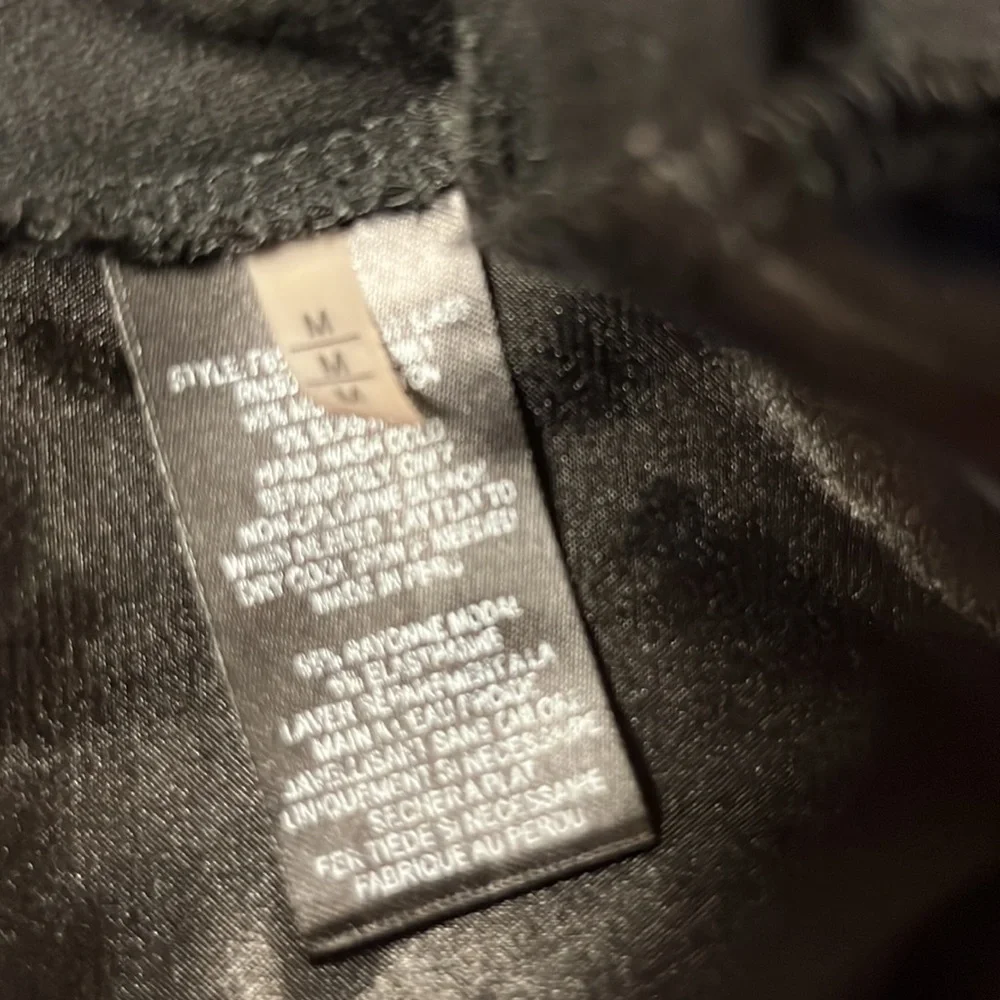 8/$25 Tahari women short sleeve black tunic blouse size M - Picture 9 of 10